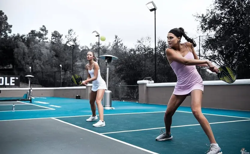 Hvad er forskellen mellem pickleball og tennis